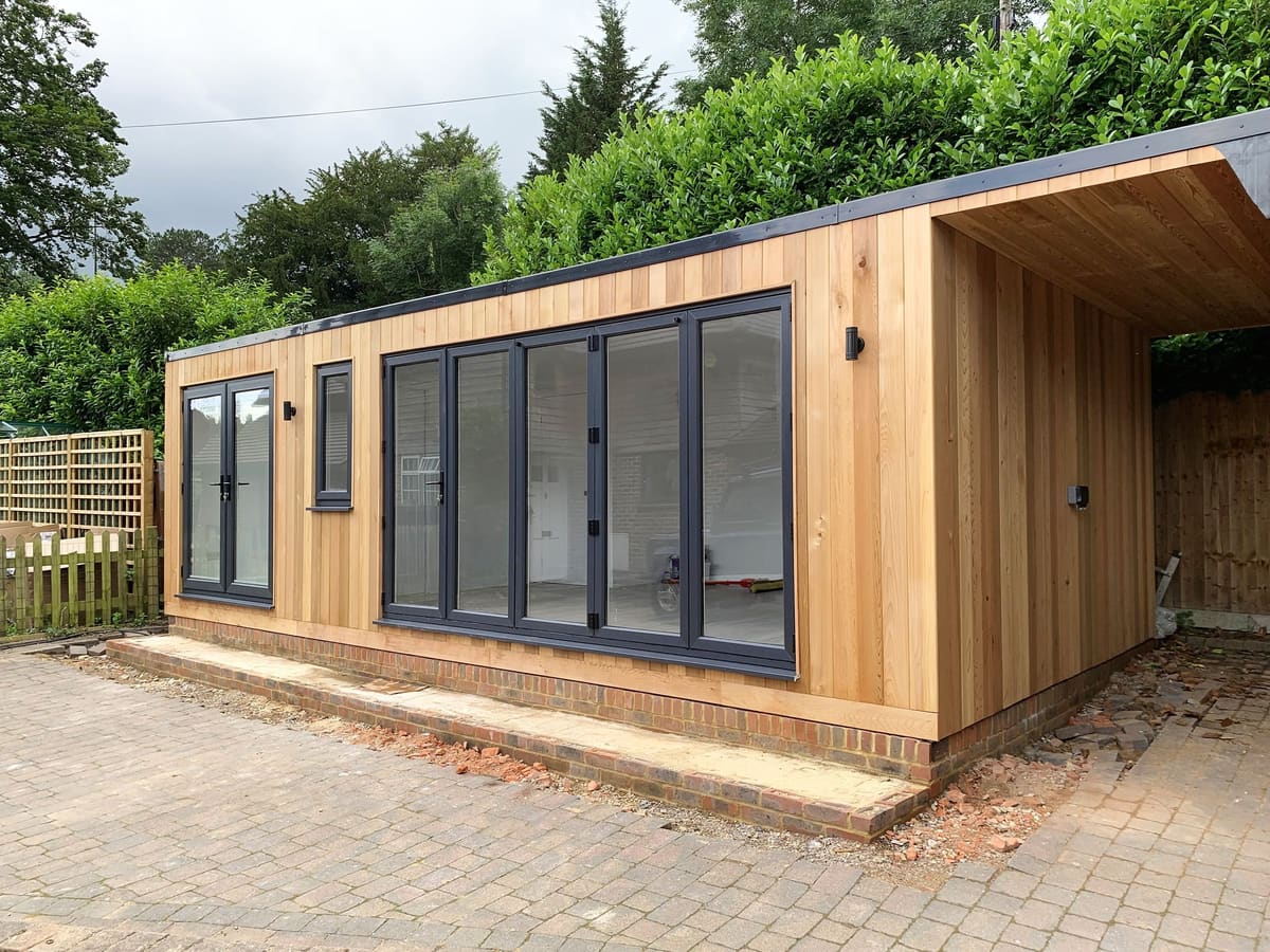 Long cedar-clad two-room garden studio, East Sussex